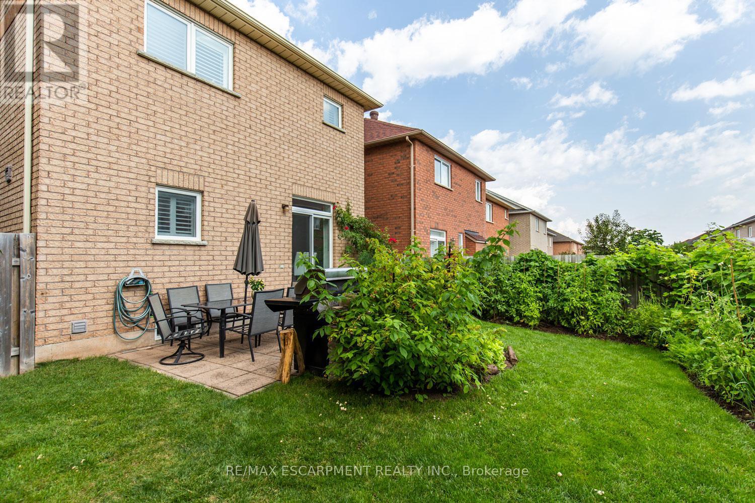 109 Peachwood Crescent, Hamilton, ON - Outdoor With Exterior