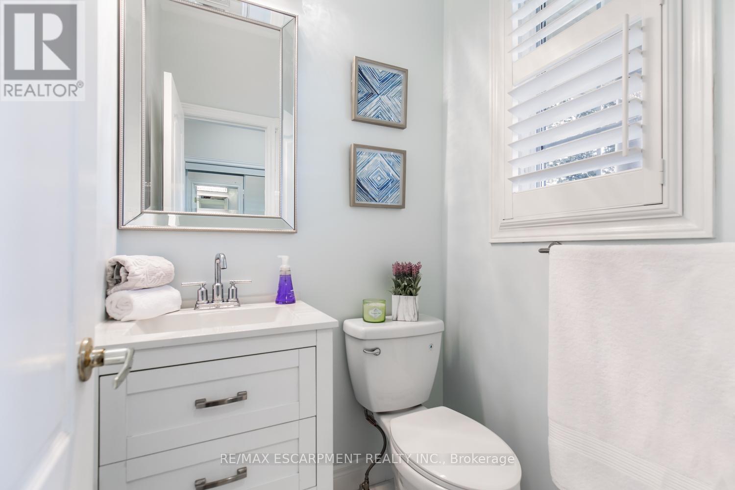 109 Peachwood Crescent, Hamilton, ON - Indoor Photo Showing Bathroom