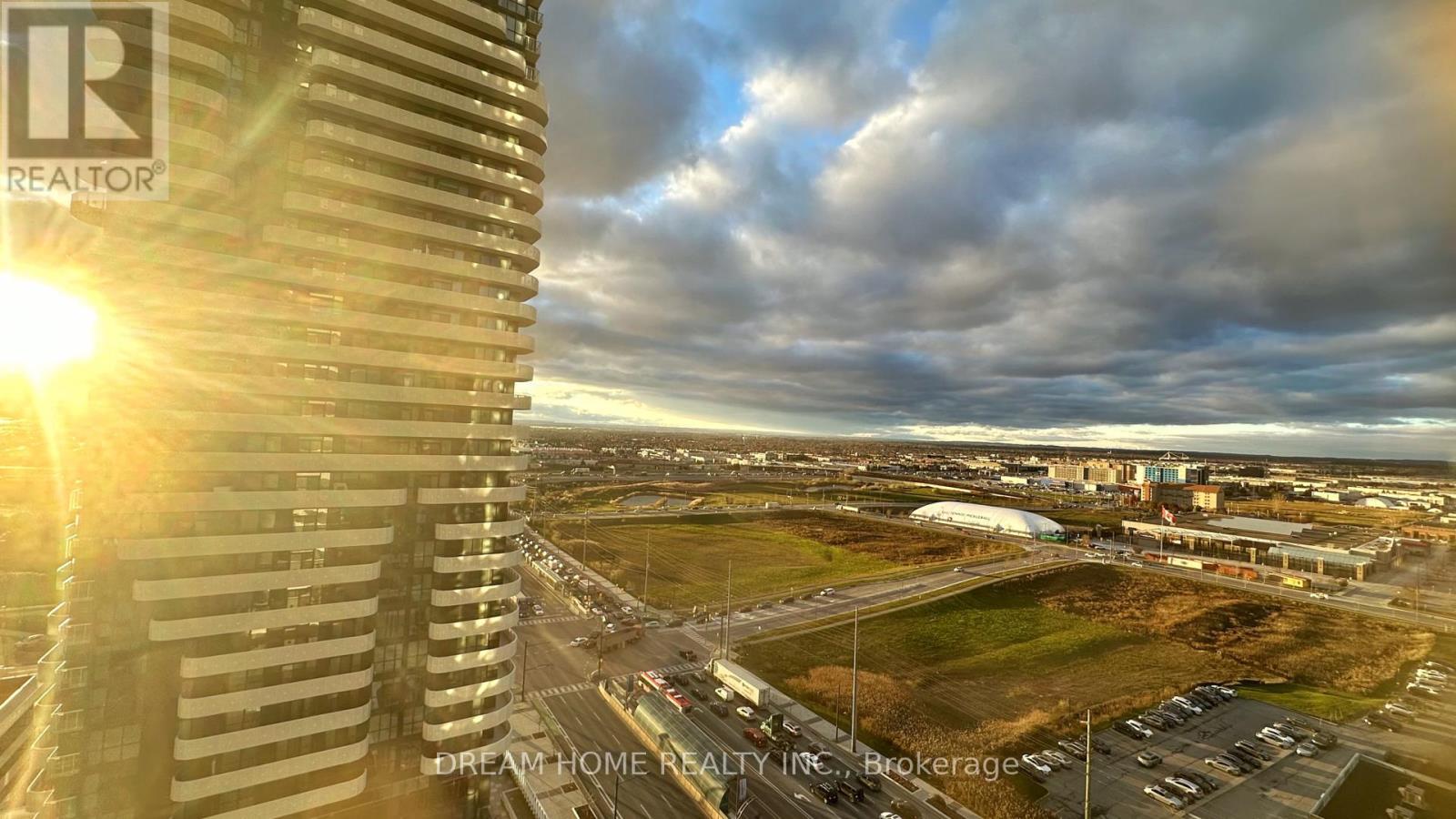 1915 - 8 Interchange Way, Vaughan, ON - Outdoor With View