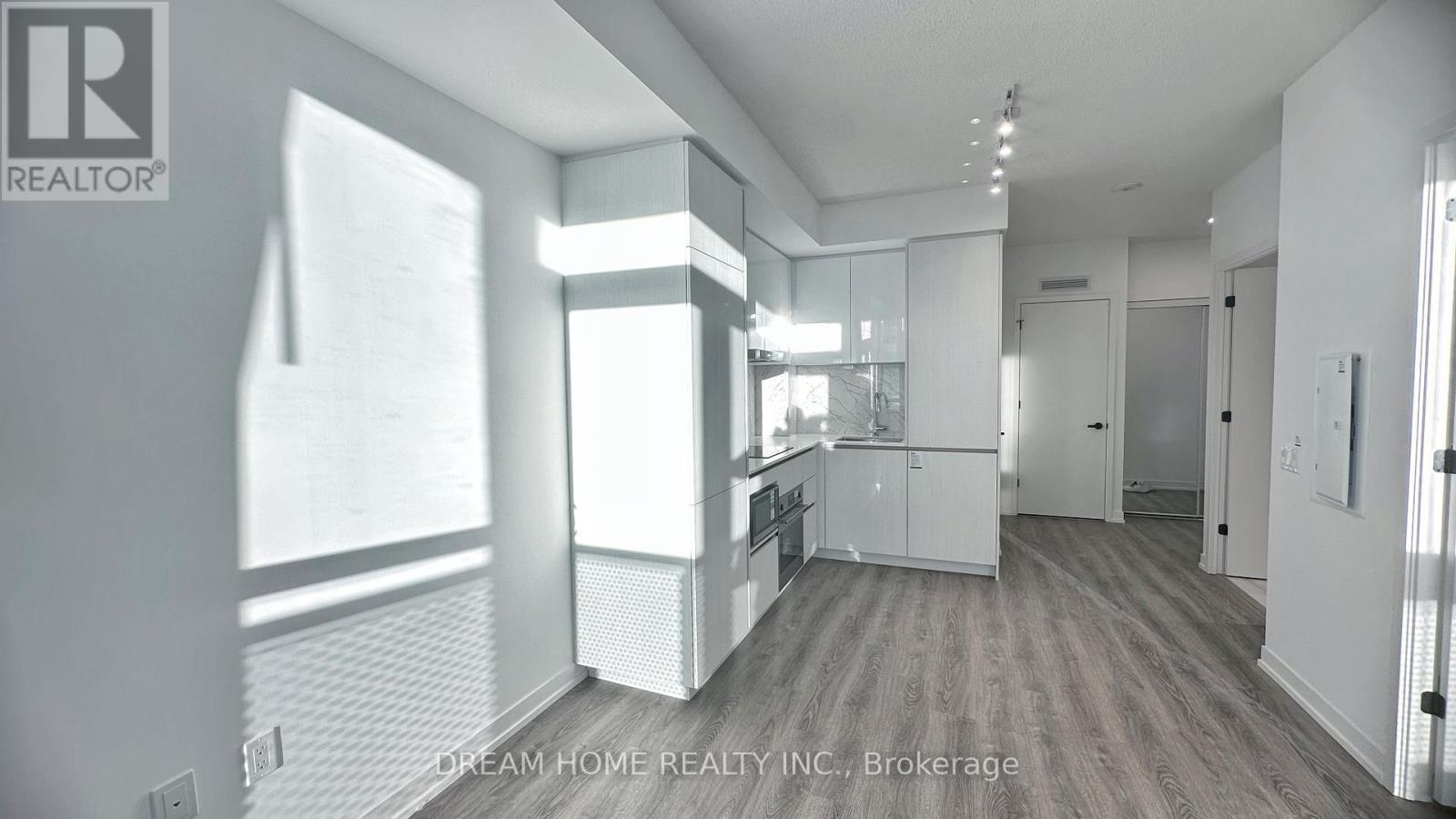 1915 - 8 Interchange Way, Vaughan, ON - Indoor Photo Showing Other Room