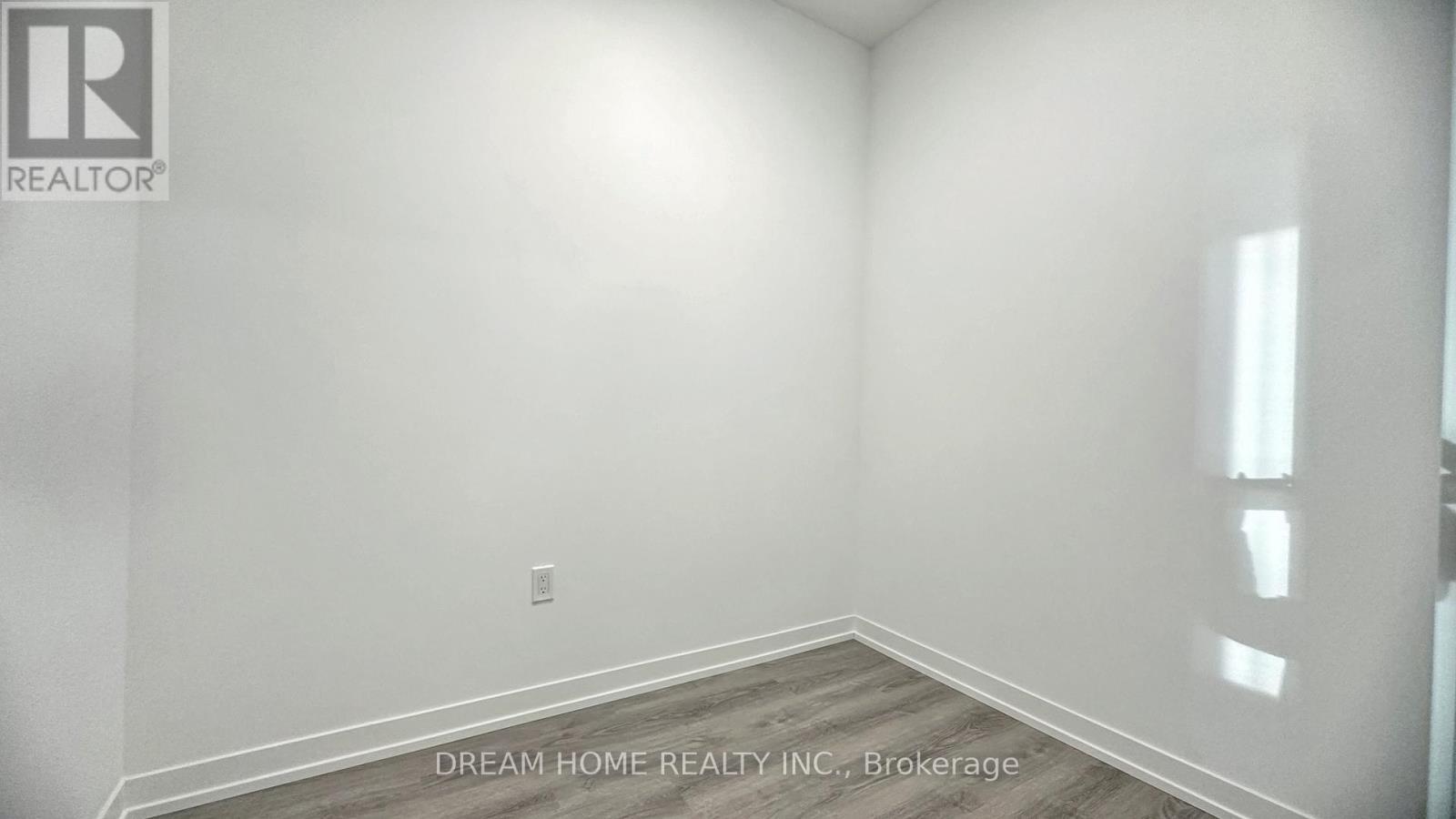 1915 - 8 Interchange Way, Vaughan, ON - Indoor Photo Showing Other Room