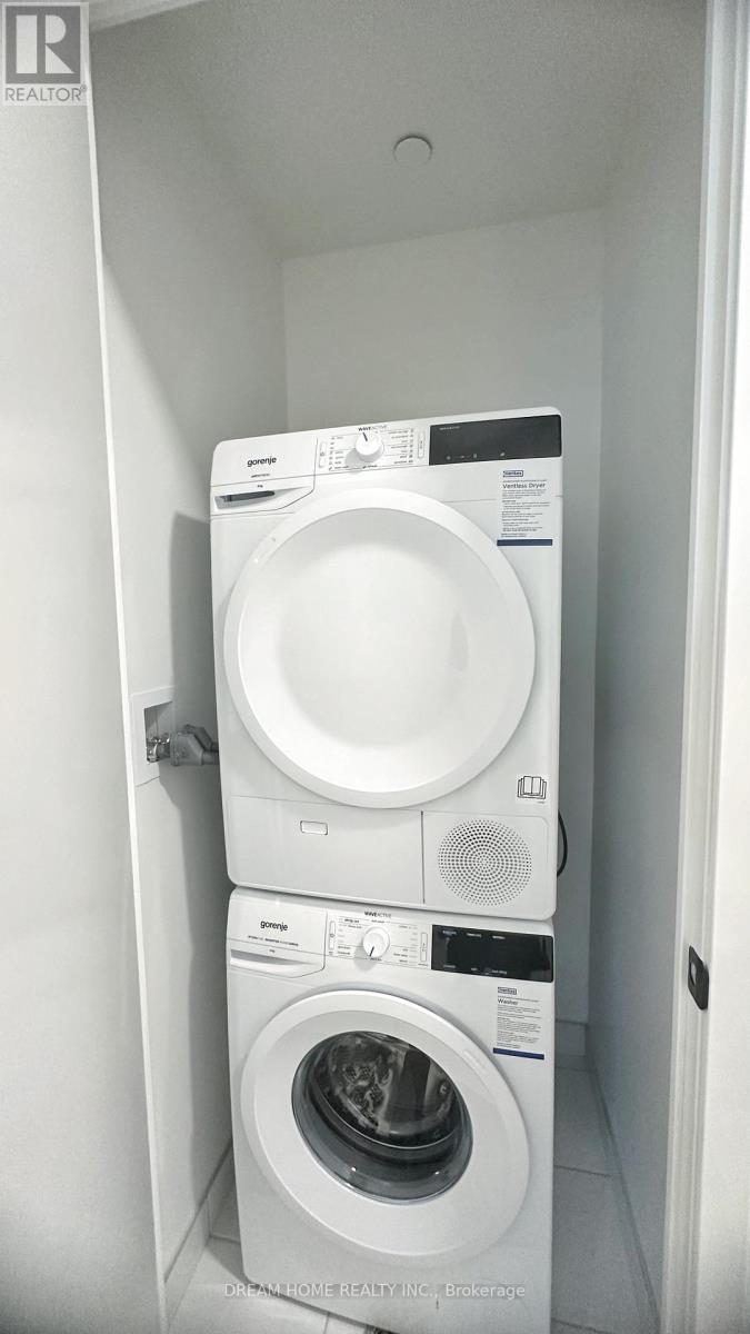 1915 - 8 Interchange Way, Vaughan, ON - Indoor Photo Showing Laundry Room