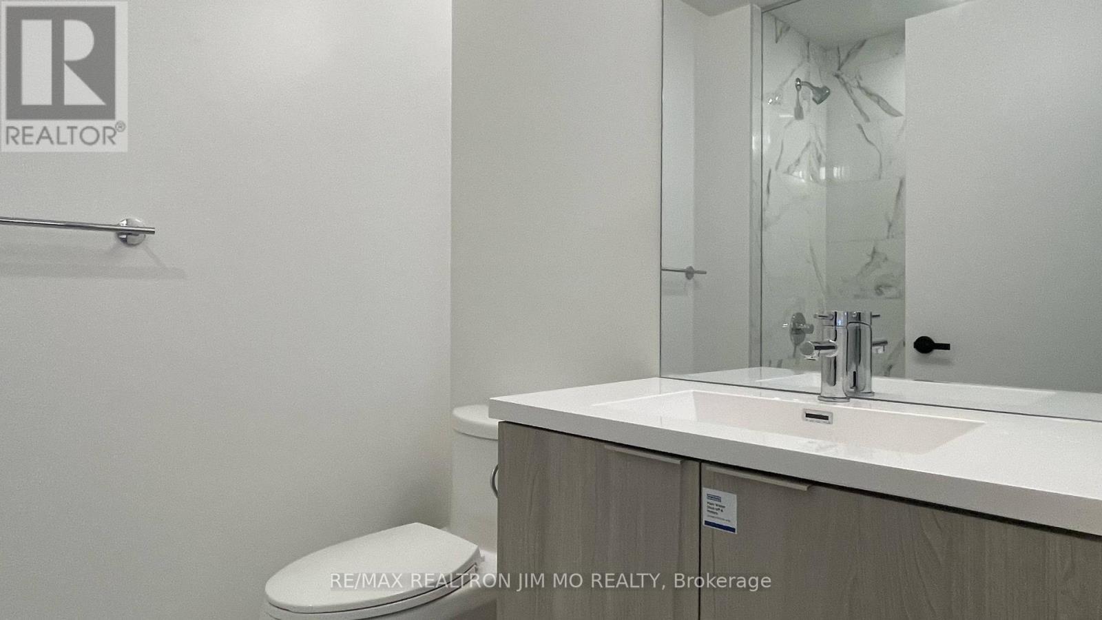 2903 - 8 Interchange Way, Vaughan, ON - Indoor Photo Showing Bathroom