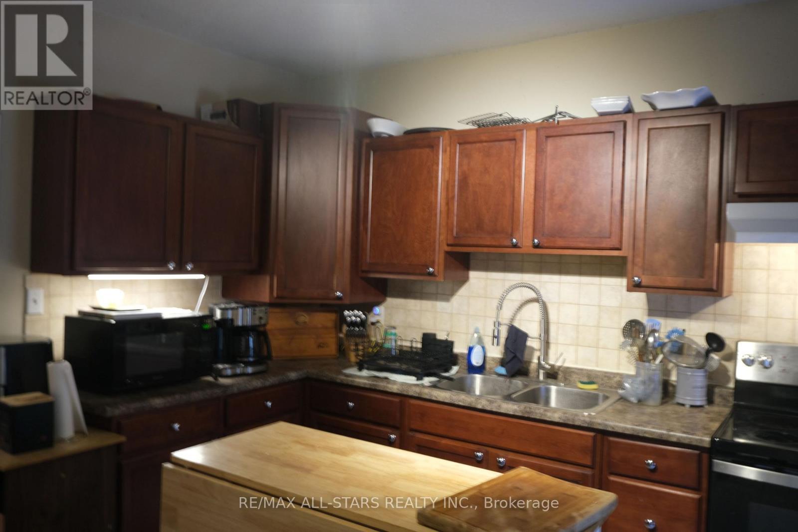 26 Niagara Street, Hamilton, ON - Indoor Photo Showing Kitchen With Double Sink