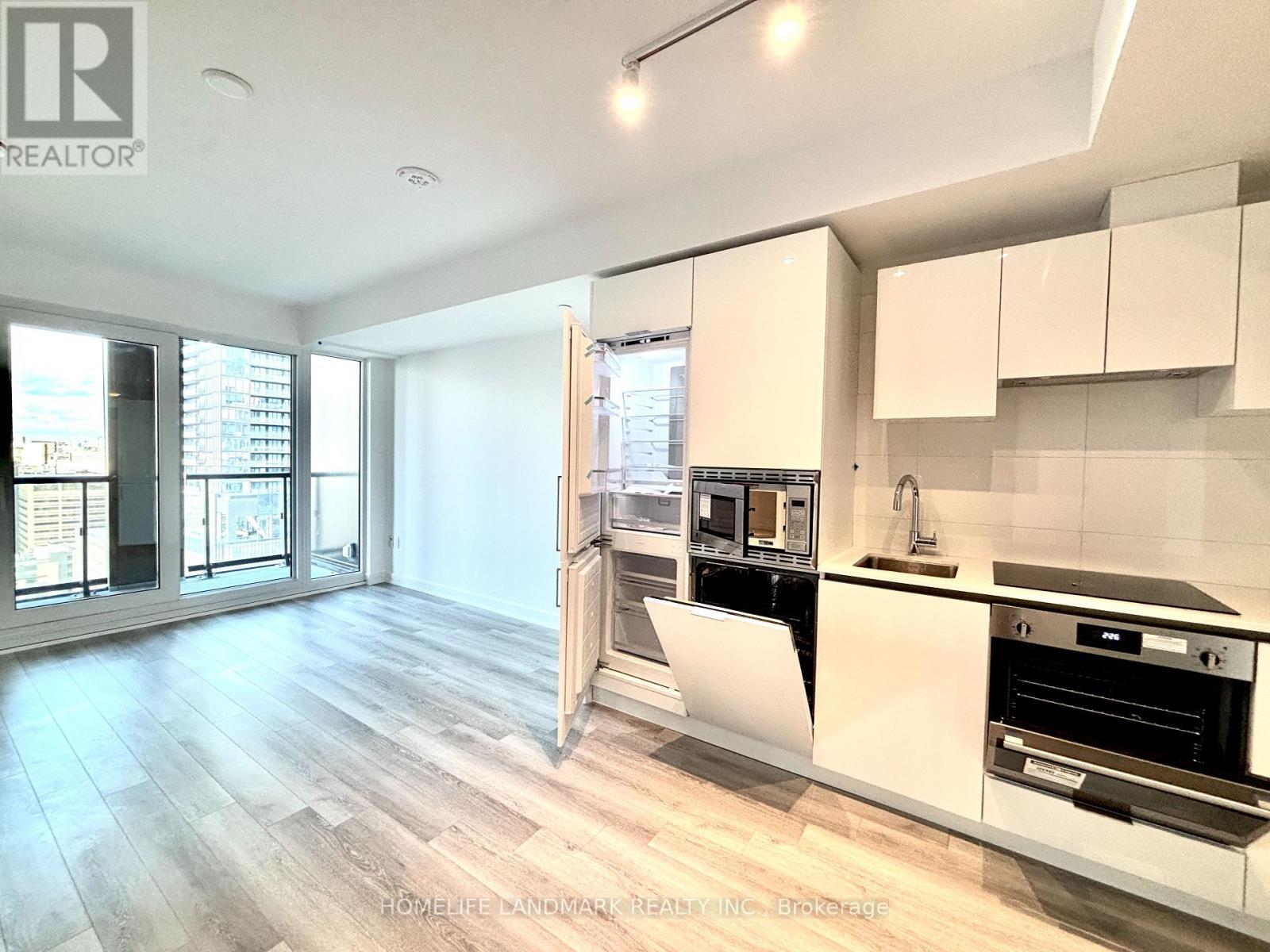3101 - 238 Simcoe Street, Toronto, ON - Indoor Photo Showing Kitchen