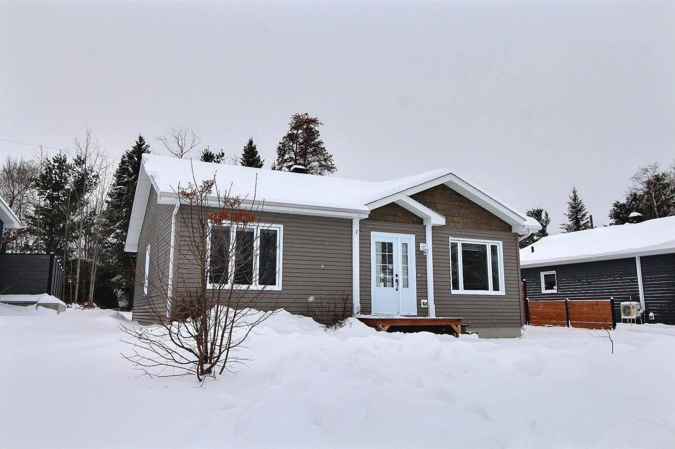 Façade - 25 Rue Sévigny, Val-D'Or, QC - Outdoor