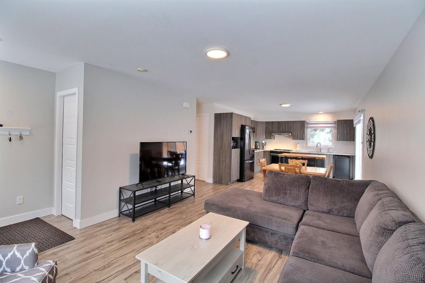 Vue d'ensemble - 25 Rue Sévigny, Val-D'Or, QC - Indoor Photo Showing Living Room