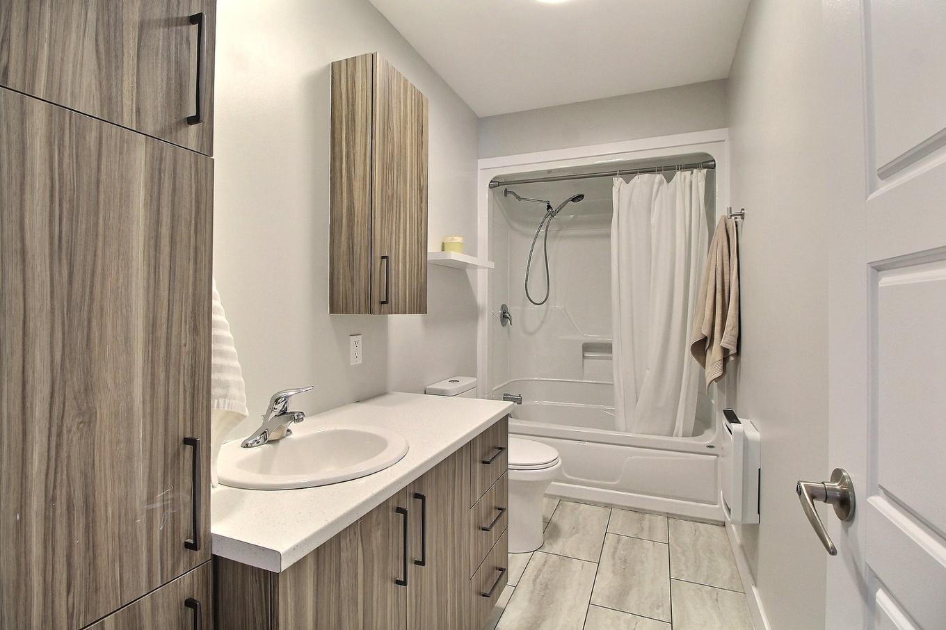 Salle de bains - 25 Rue Sévigny, Val-D'Or, QC - Indoor Photo Showing Bathroom