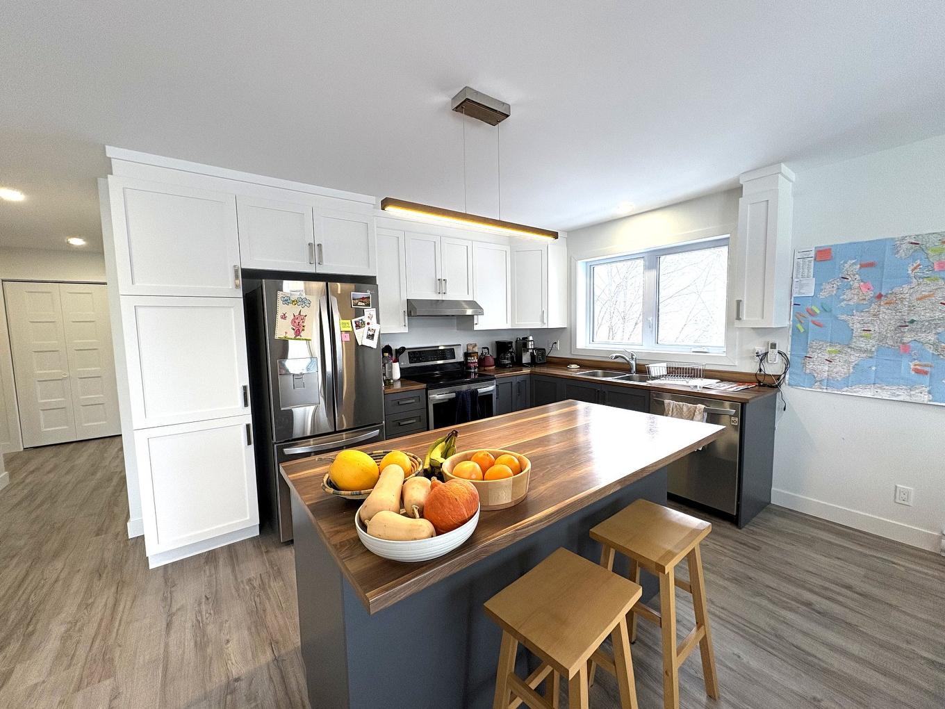 Kitchen - 6-664 Av. Ste-Bernadette, Rouyn-Noranda, QC - Indoor Photo Showing Kitchen With Double Sink