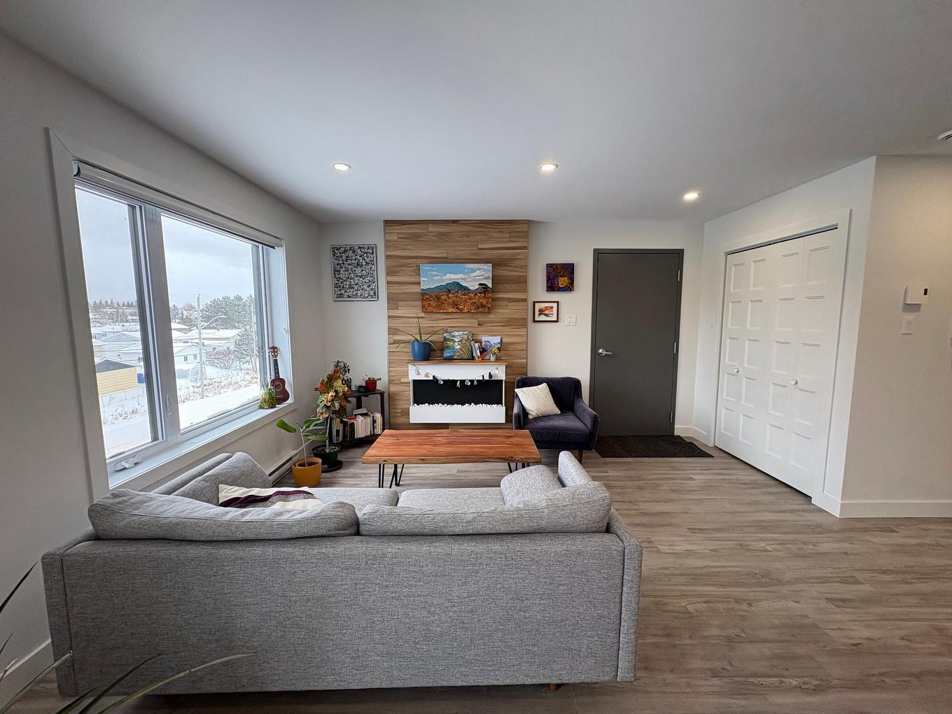 Living room - 6-664 Av. Ste-Bernadette, Rouyn-Noranda, QC - Indoor Photo Showing Living Room