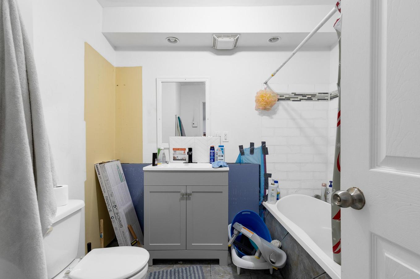 Bathroom - 5 Rue Gauthier, Saint-Jérôme, QC - Indoor Photo Showing Bathroom