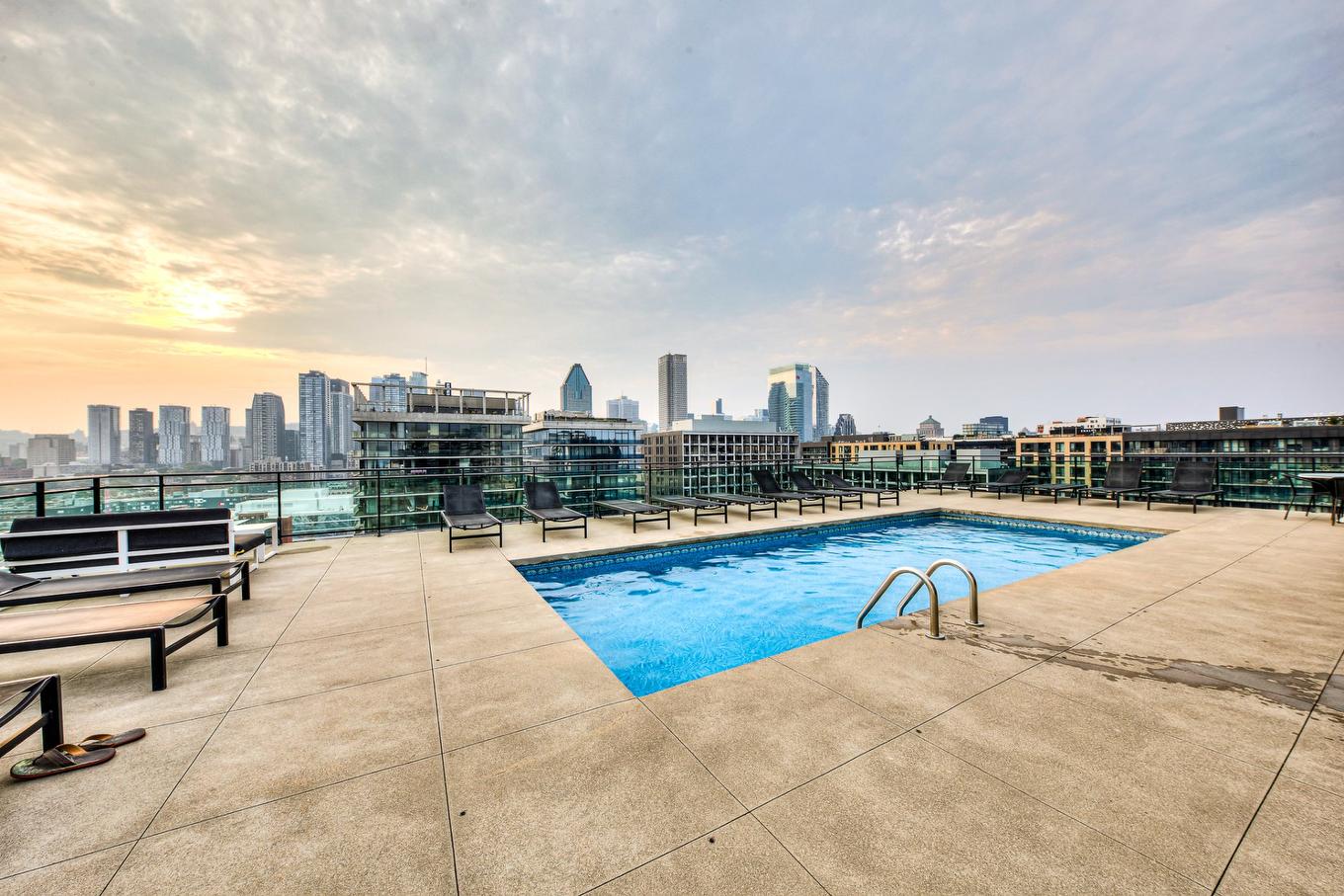 Pool - 306-1165 Rue Wellington, Montréal (Le Sud-Ouest), QC - Outdoor With In Ground Pool With View
