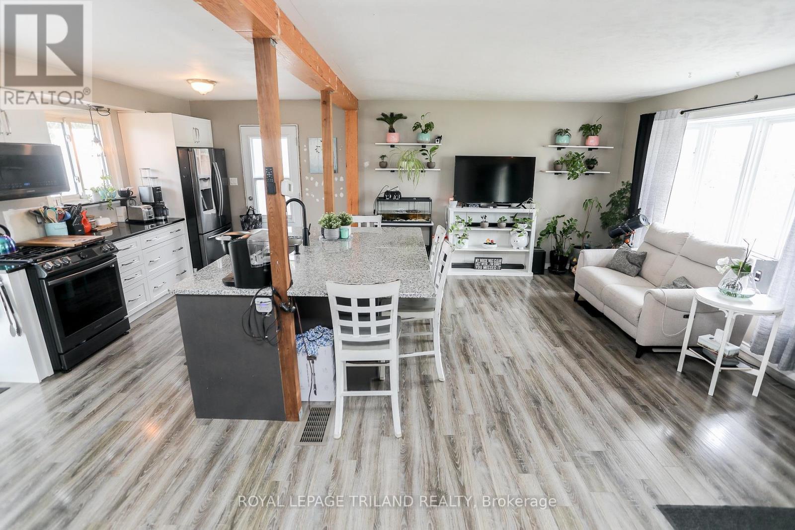 139 Coulter Ave Avenue, Central Elgin, ON - Indoor