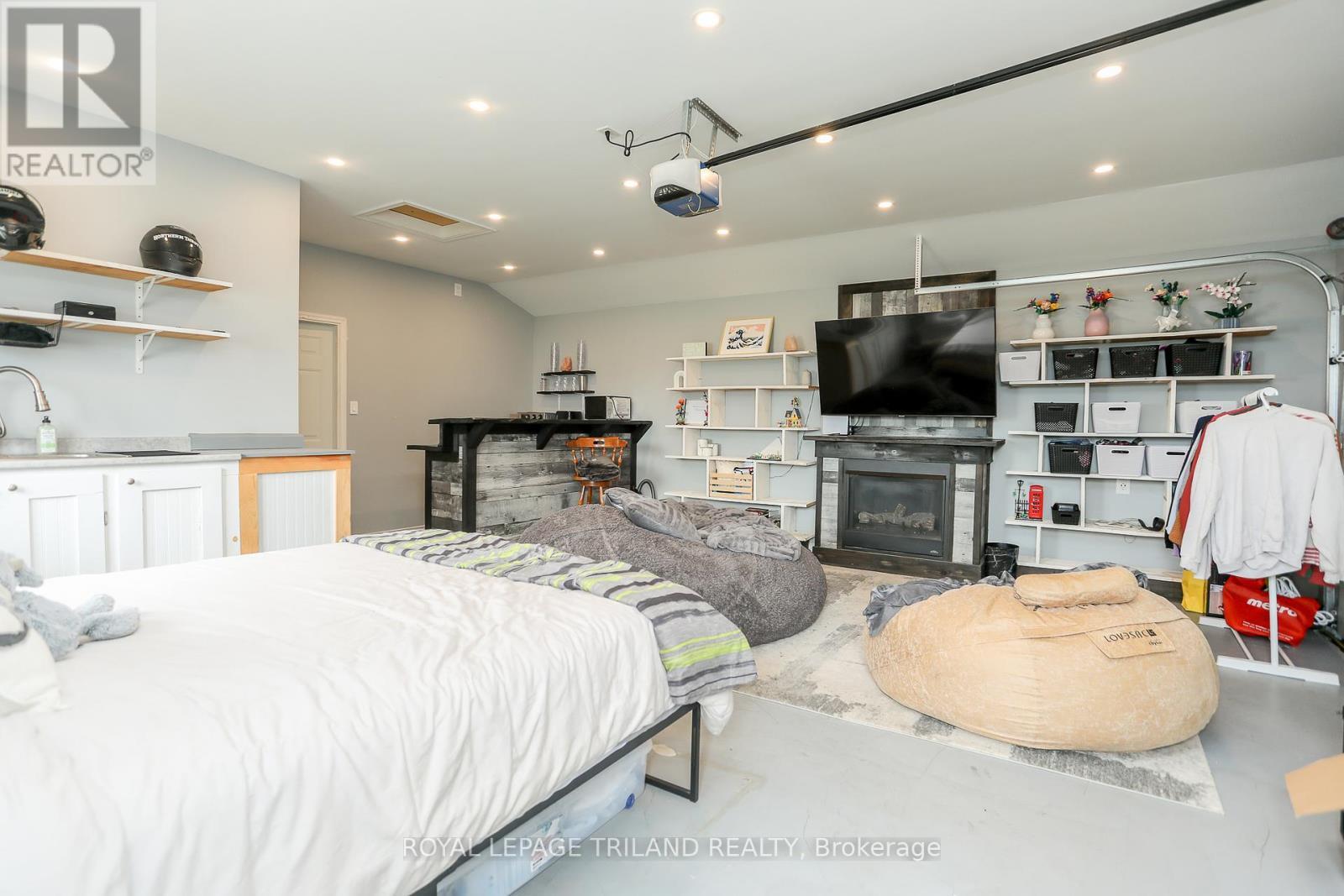 139 Coulter Ave Avenue, Central Elgin, ON - Indoor Photo Showing Bedroom