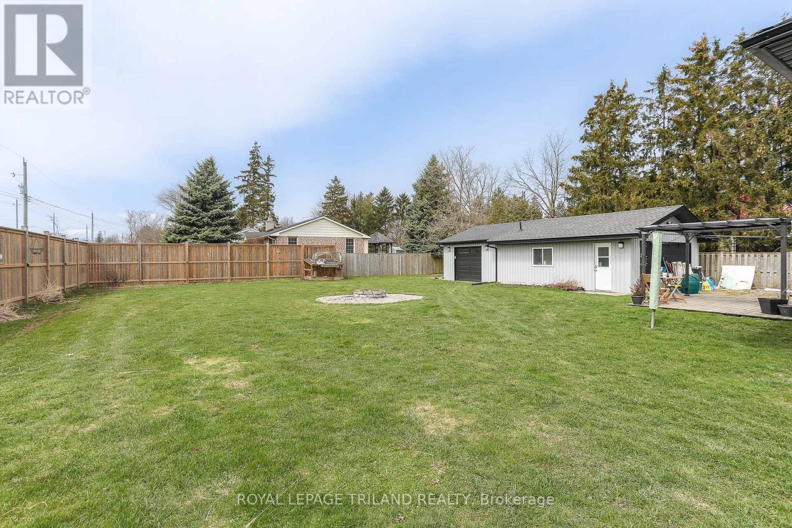 139 Coulter Ave Avenue, Central Elgin, ON - Outdoor With Backyard