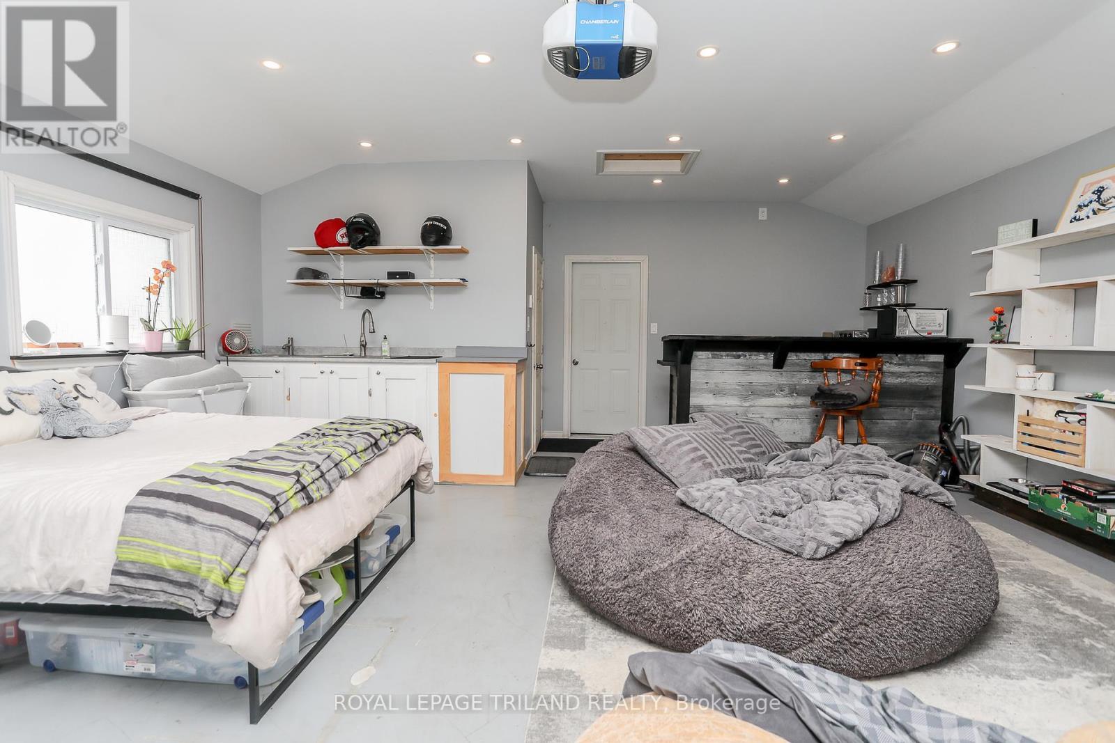 139 Coulter Ave Avenue, Central Elgin, ON - Indoor Photo Showing Bedroom