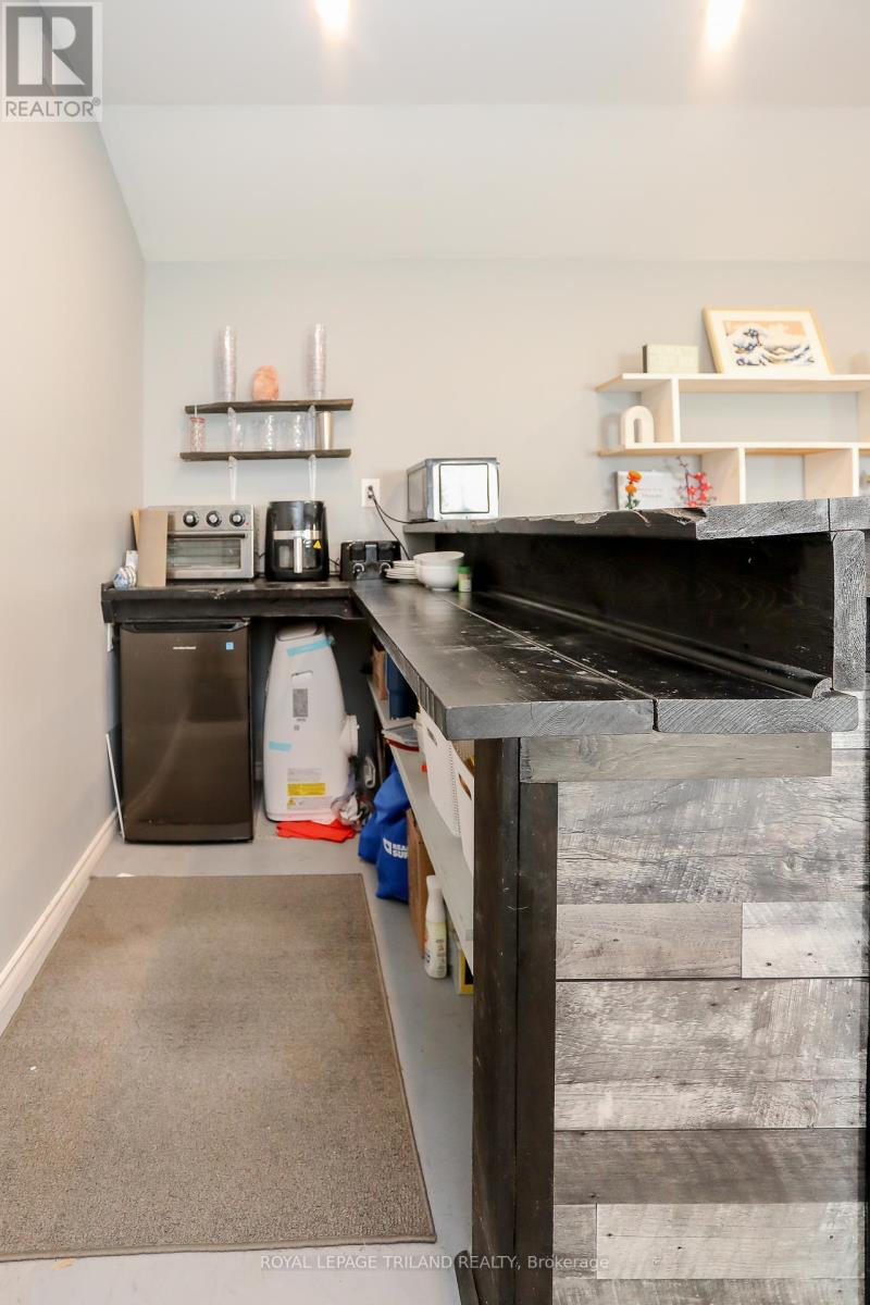 139 Coulter Ave Avenue, Central Elgin, ON - Indoor Photo Showing Other Room