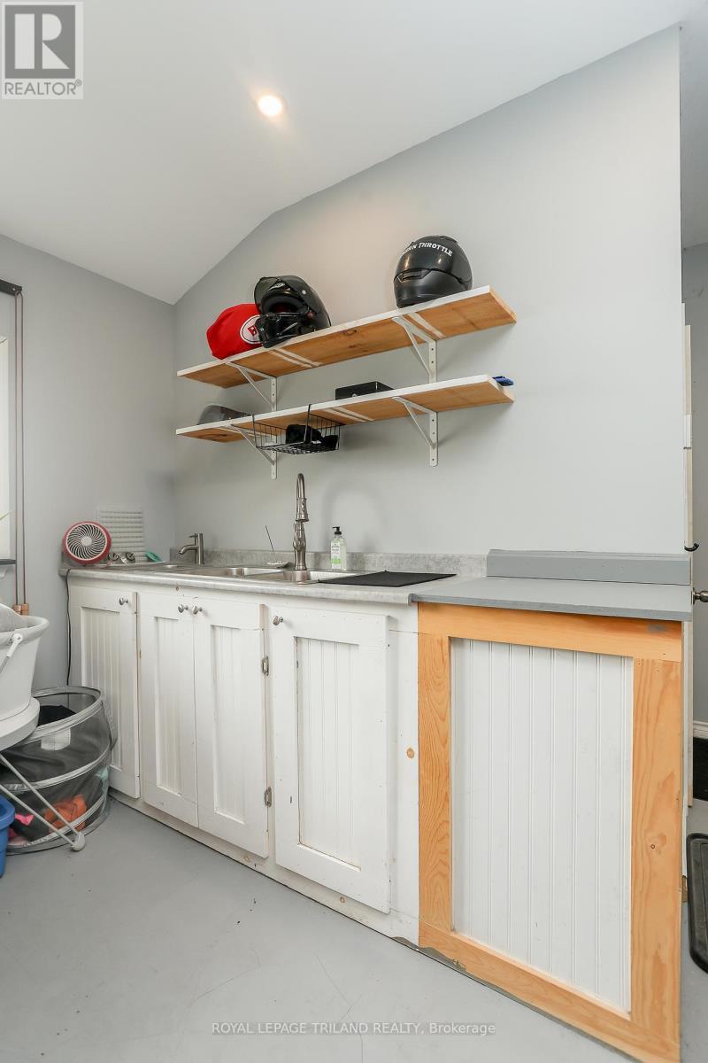 139 Coulter Ave Avenue, Central Elgin, ON - Indoor Photo Showing Other Room