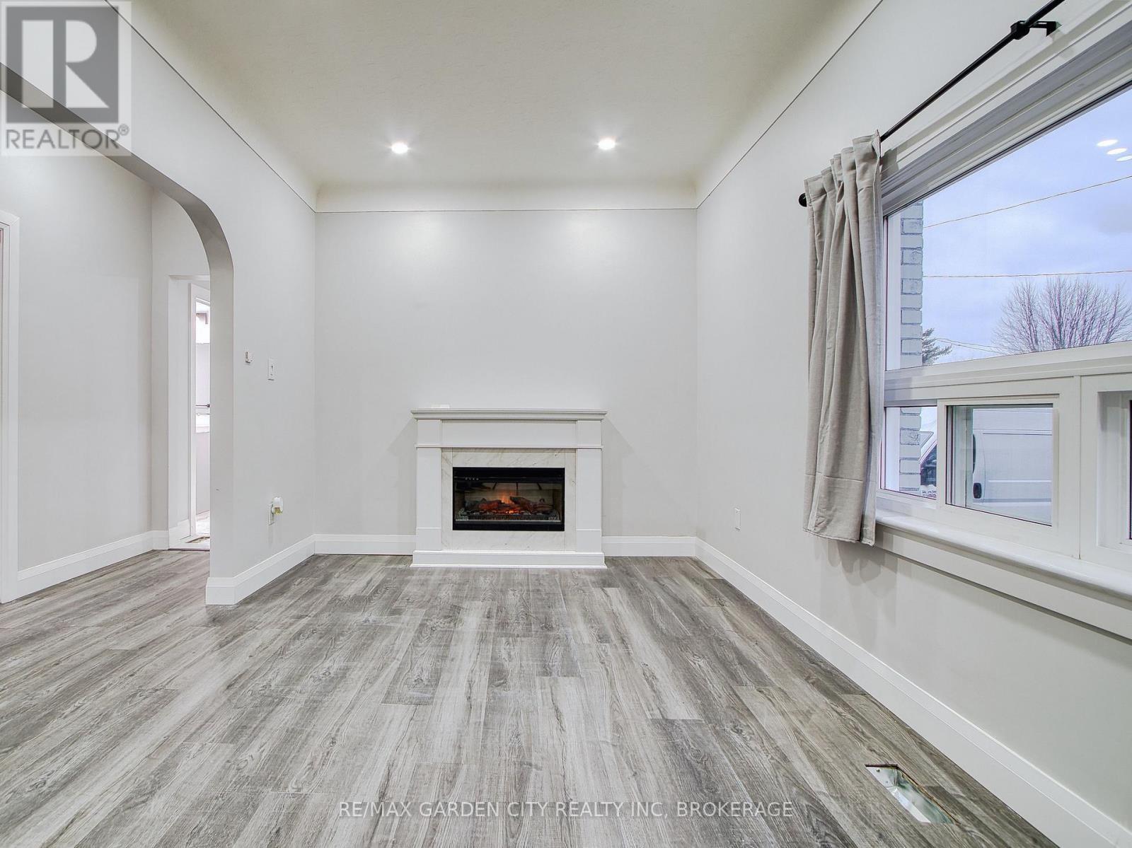 Living Room - Upper - 7 Maplecrest Avenue, St. Catharines (Burleigh Hill), ON - Indoor Photo Showing Living Room With Fireplace