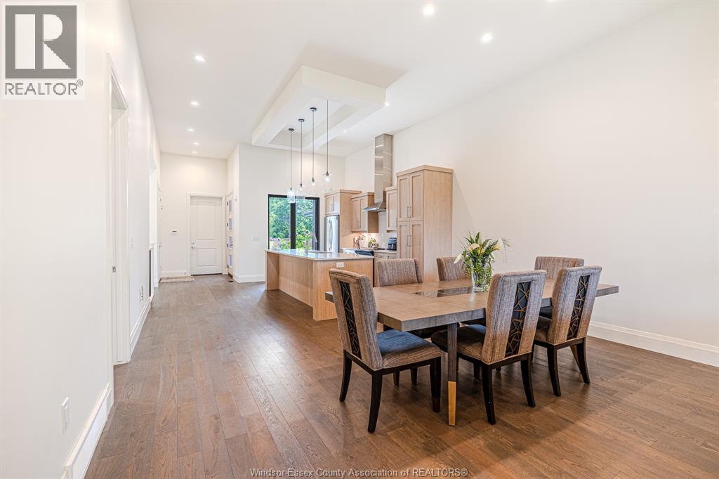 526 Lily Mac, Windsor, ON - Indoor Photo Showing Dining Room