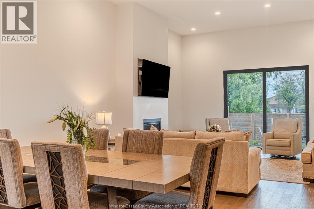 526 Lily Mac, Windsor, ON - Indoor Photo Showing Dining Room