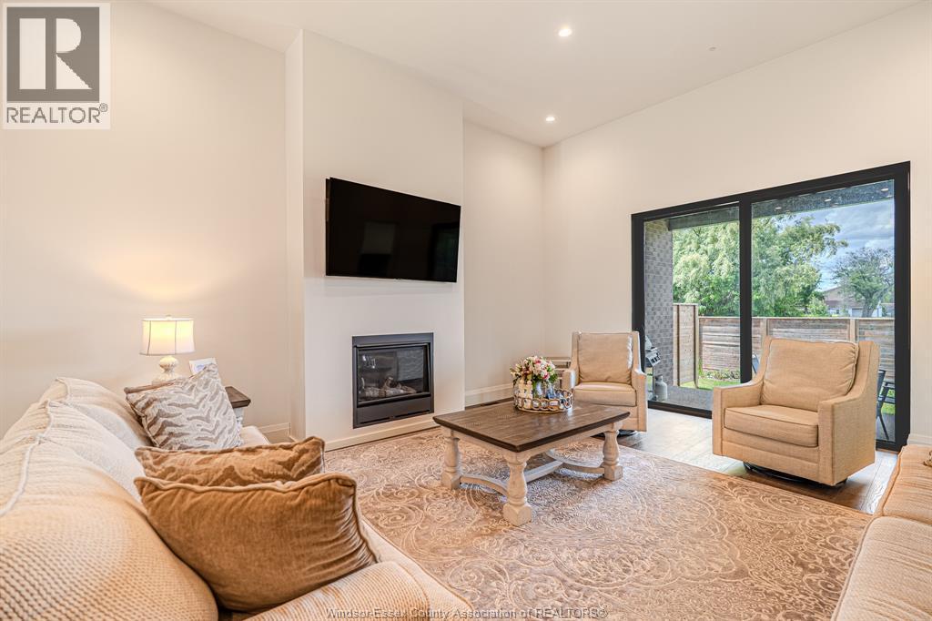 526 Lily Mac, Windsor, ON - Indoor Photo Showing Living Room With Fireplace