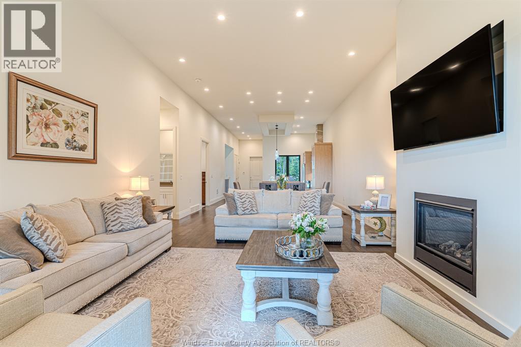526 Lily Mac, Windsor, ON - Indoor Photo Showing Living Room With Fireplace