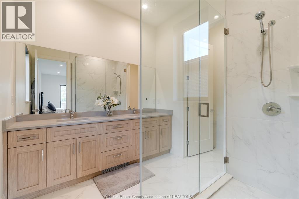 526 Lily Mac, Windsor, ON - Indoor Photo Showing Bathroom