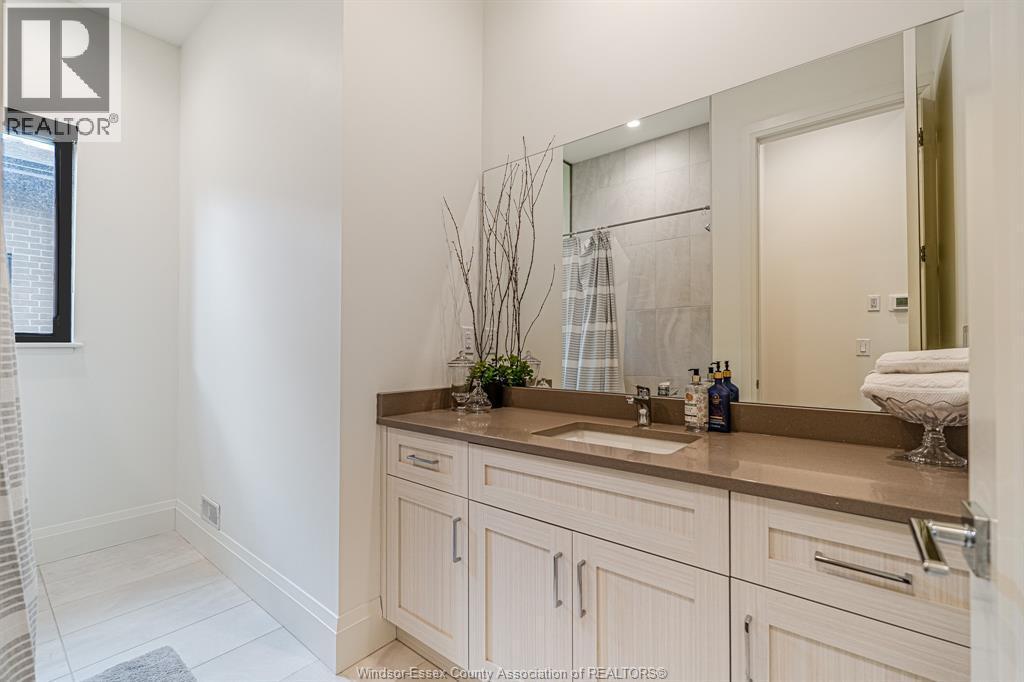 526 Lily Mac, Windsor, ON - Indoor Photo Showing Bathroom