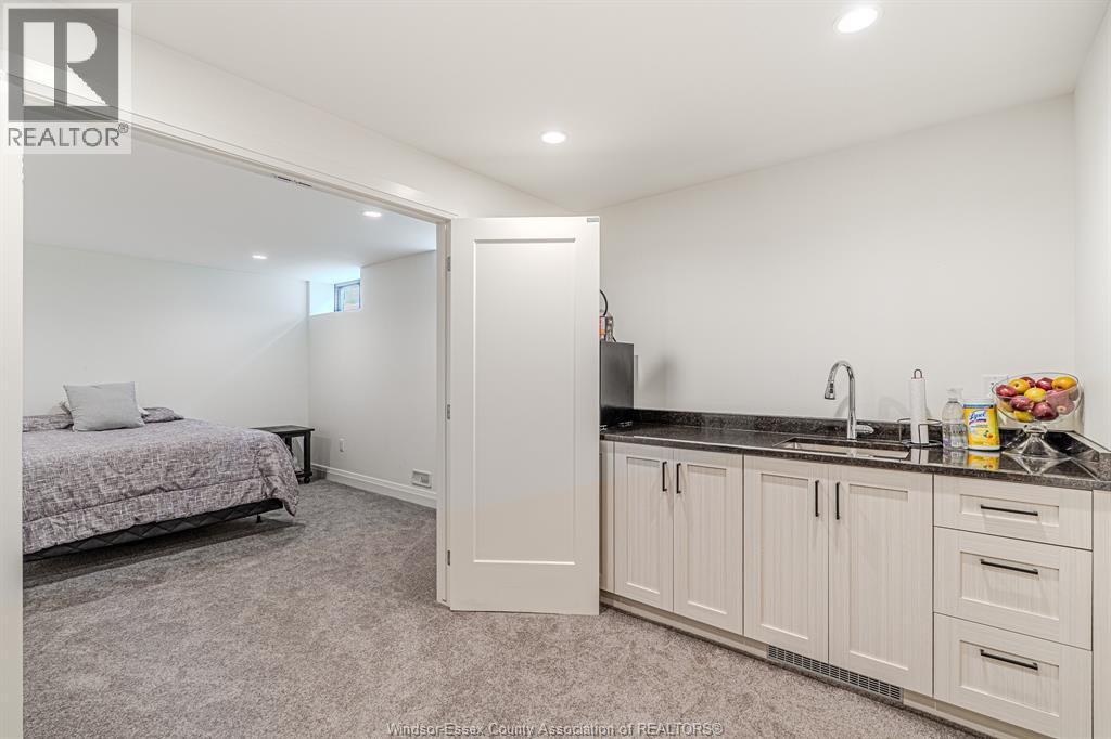526 Lily Mac, Windsor, ON - Indoor Photo Showing Bedroom