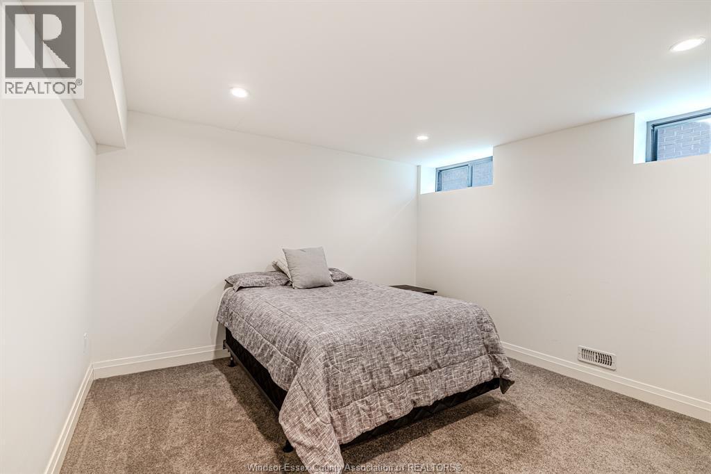 526 Lily Mac, Windsor, ON - Indoor Photo Showing Bedroom