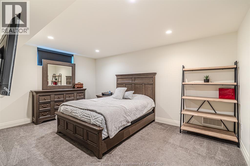 526 Lily Mac, Windsor, ON - Indoor Photo Showing Bedroom