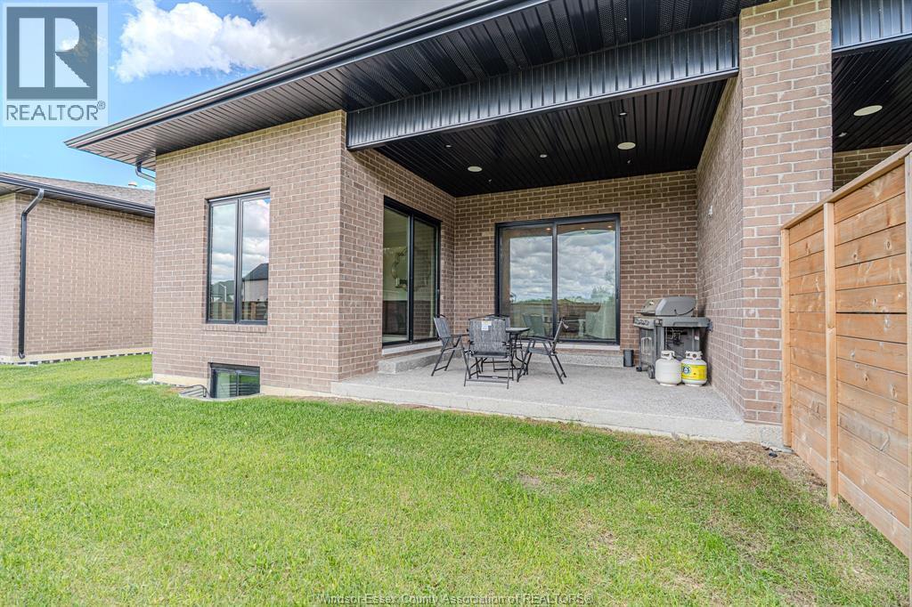 526 Lily Mac, Windsor, ON - Outdoor With Exterior