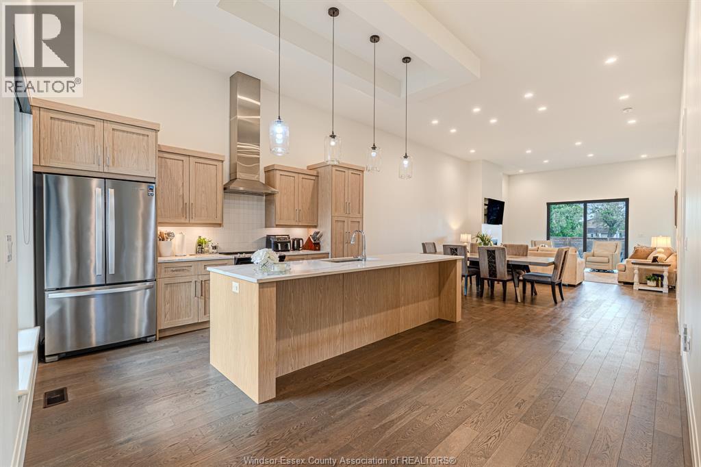 526 Lily Mac, Windsor, ON - Indoor Photo Showing Kitchen With Upgraded Kitchen