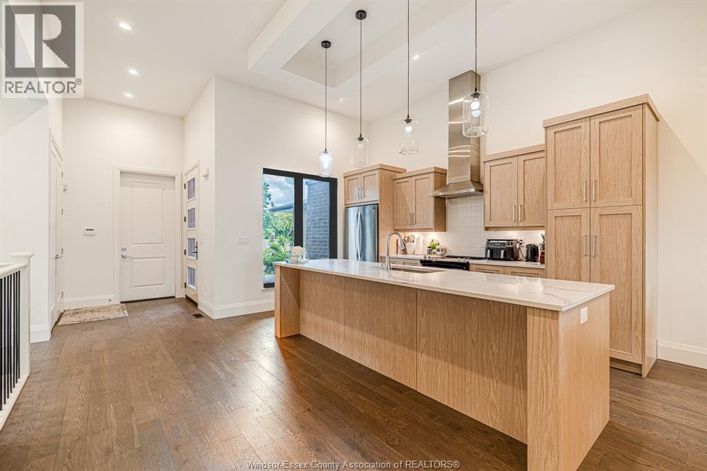 526 Lily Mac, Windsor, ON - Indoor Photo Showing Kitchen With Upgraded Kitchen