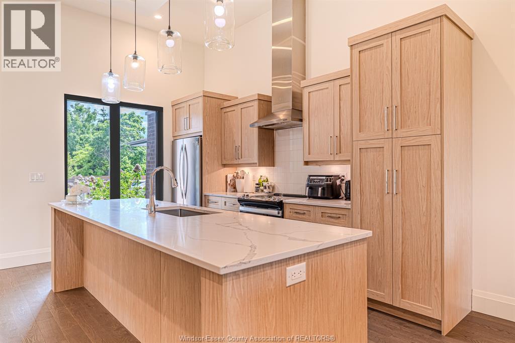 526 Lily Mac, Windsor, ON - Indoor Photo Showing Kitchen