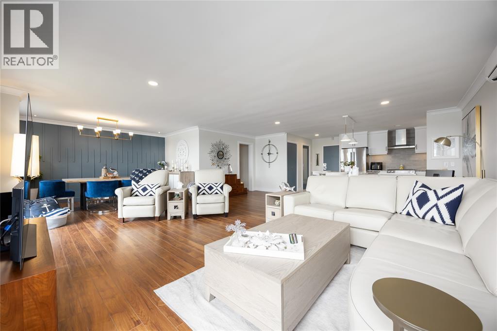 10 Derby Lane Unit# 1202, Sarnia, ON - Indoor Photo Showing Living Room