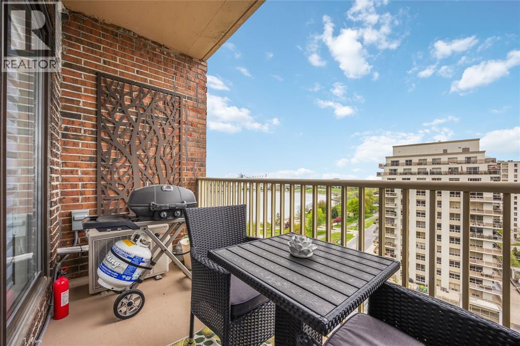 10 Derby Lane Unit# 1202, Sarnia, ON - Outdoor With Balcony With Exterior