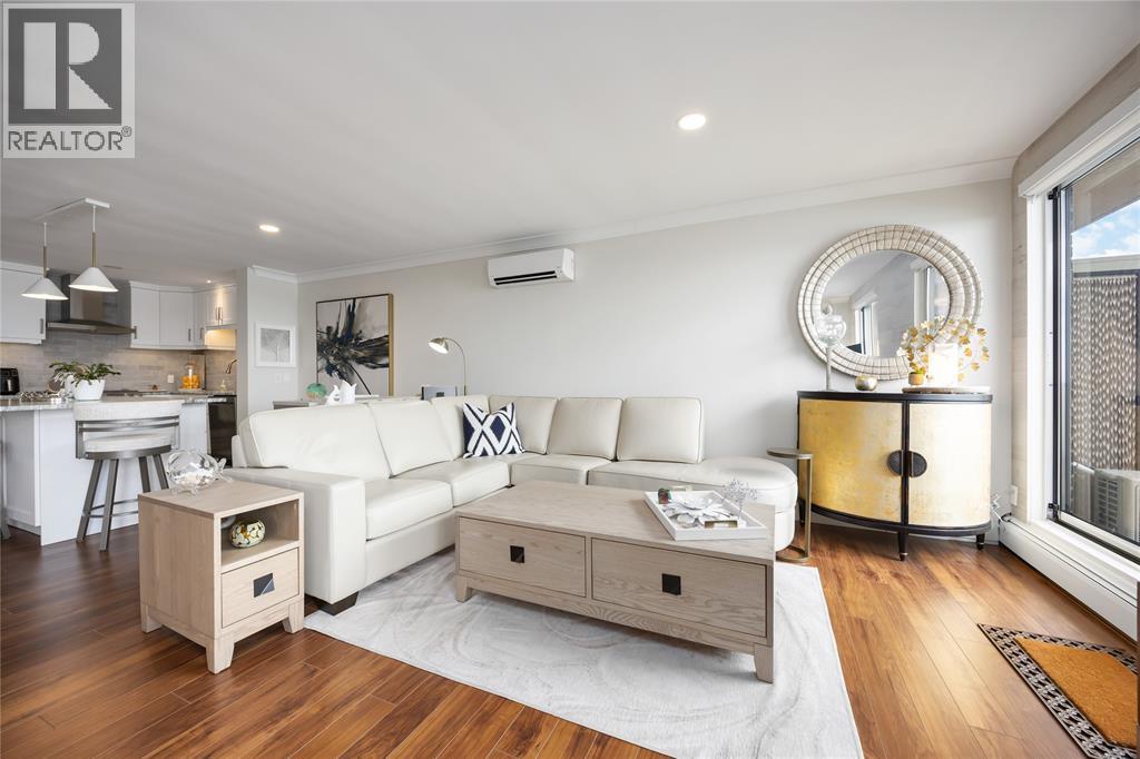 10 Derby Lane Unit# 1202, Sarnia, ON - Indoor Photo Showing Living Room