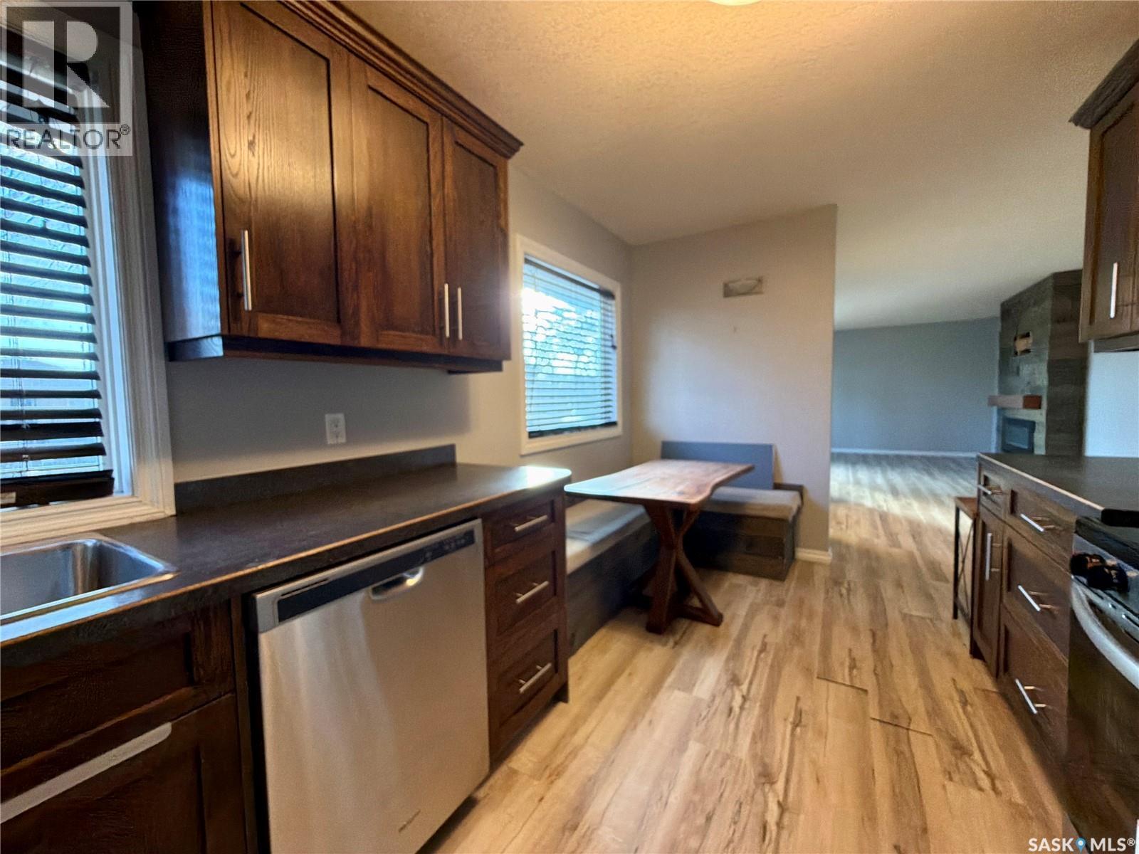 212 Garnet Street, Regina, SK - Indoor Photo Showing Kitchen