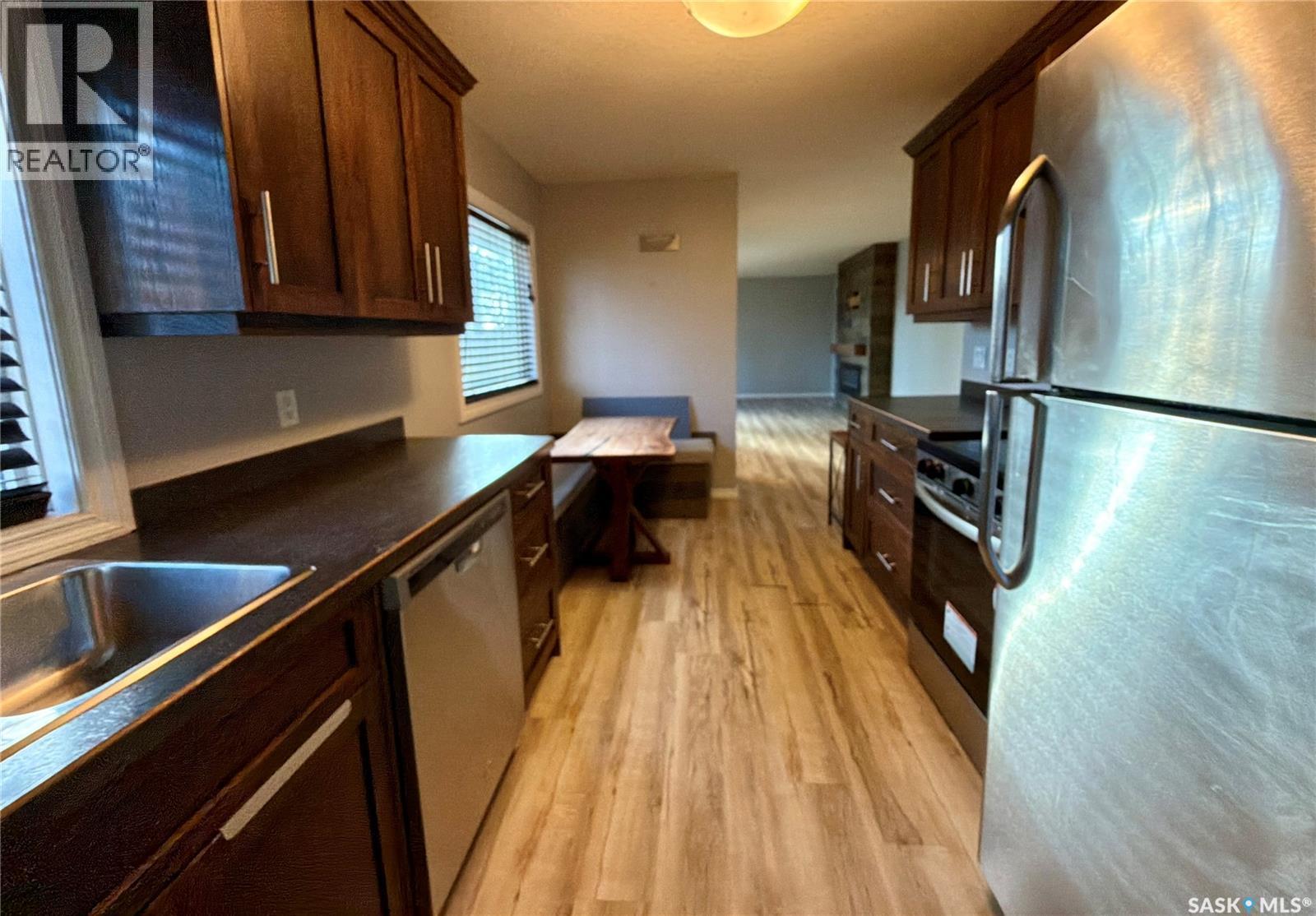 212 Garnet Street, Regina, SK - Indoor Photo Showing Kitchen