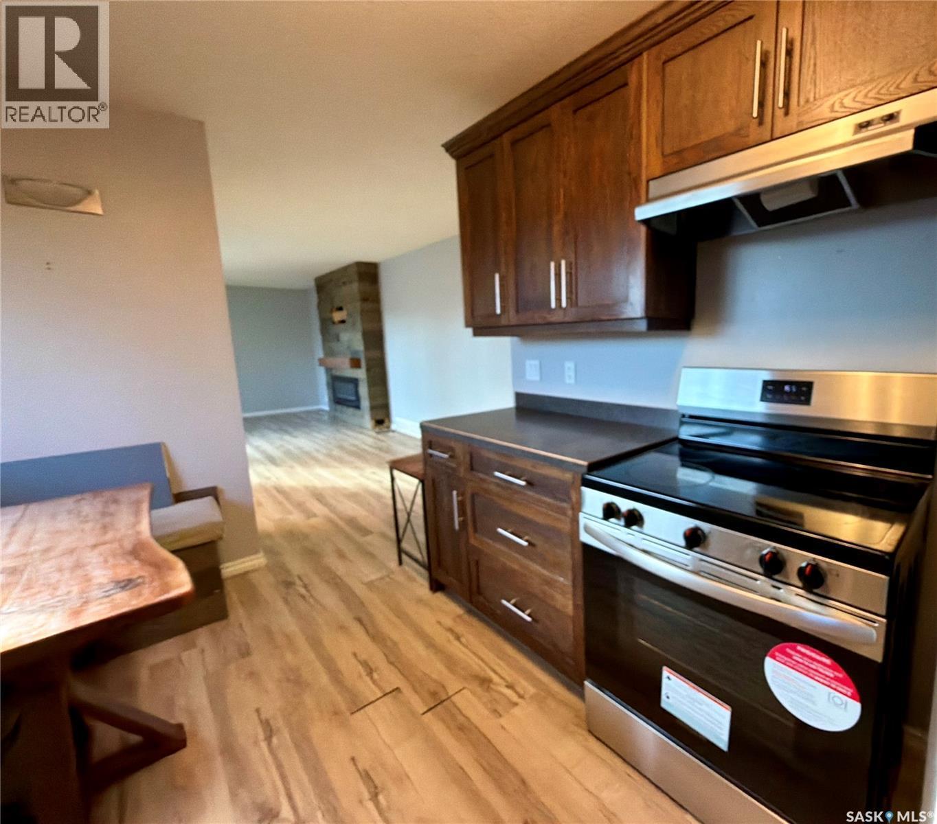 212 Garnet Street, Regina, SK - Indoor Photo Showing Kitchen