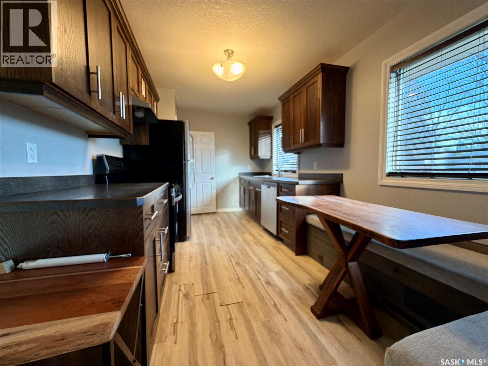 212 Garnet Street, Regina, SK - Indoor Photo Showing Kitchen