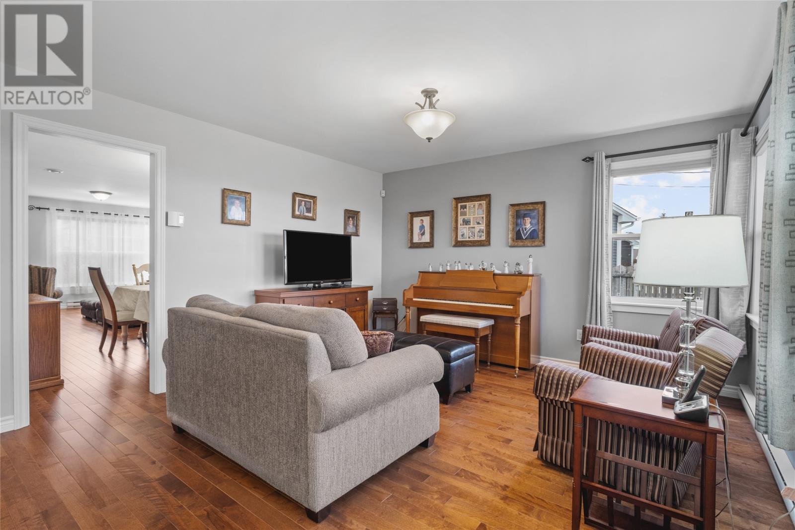 76 Julieann Place, St. John'S, NL - Indoor Photo Showing Living Room