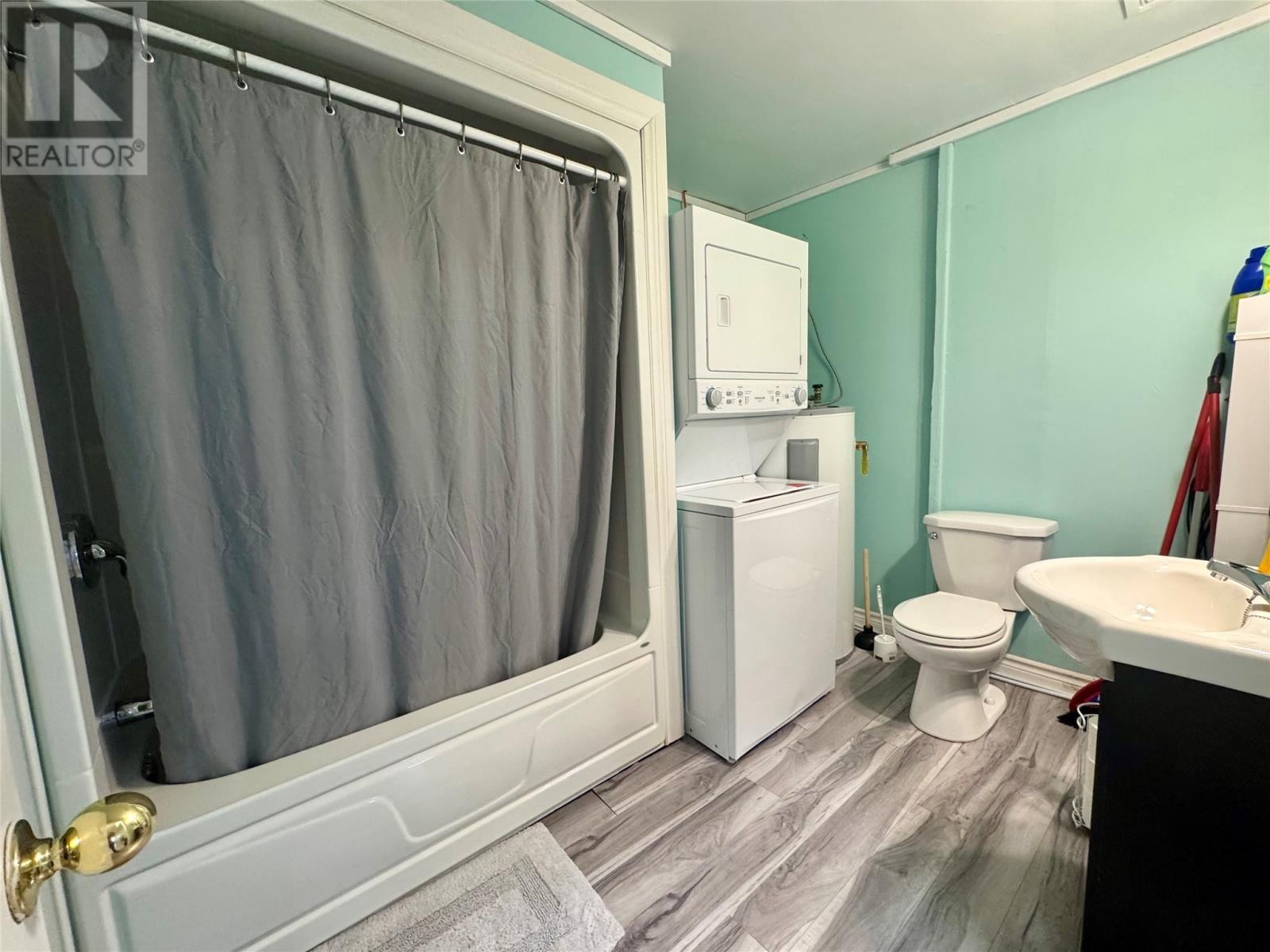 201-211 Main Street, Come By Chance, NL - Indoor Photo Showing Bathroom