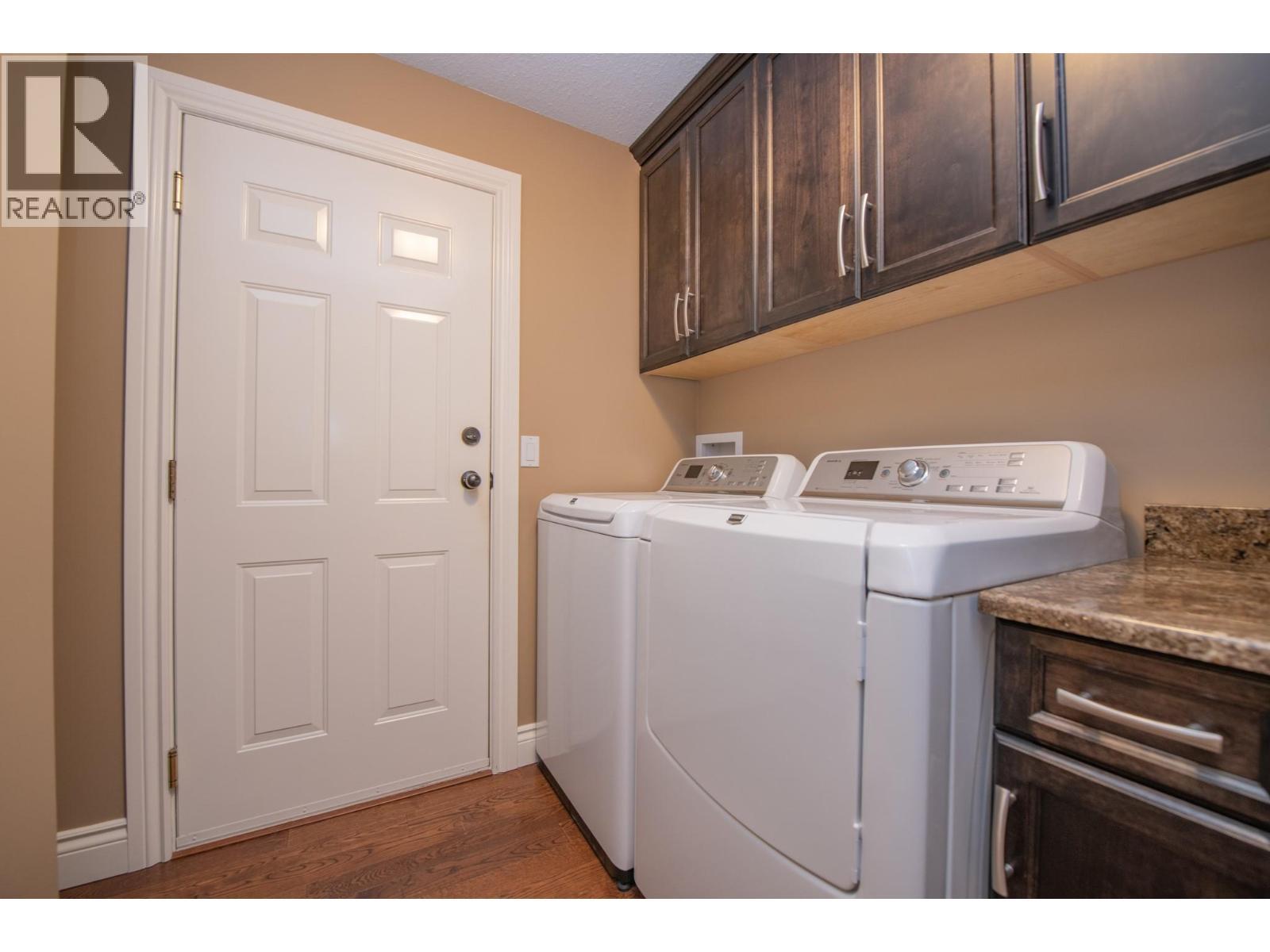 7903 Lakeview Drive, Coldstream, BC - Indoor Photo Showing Laundry Room