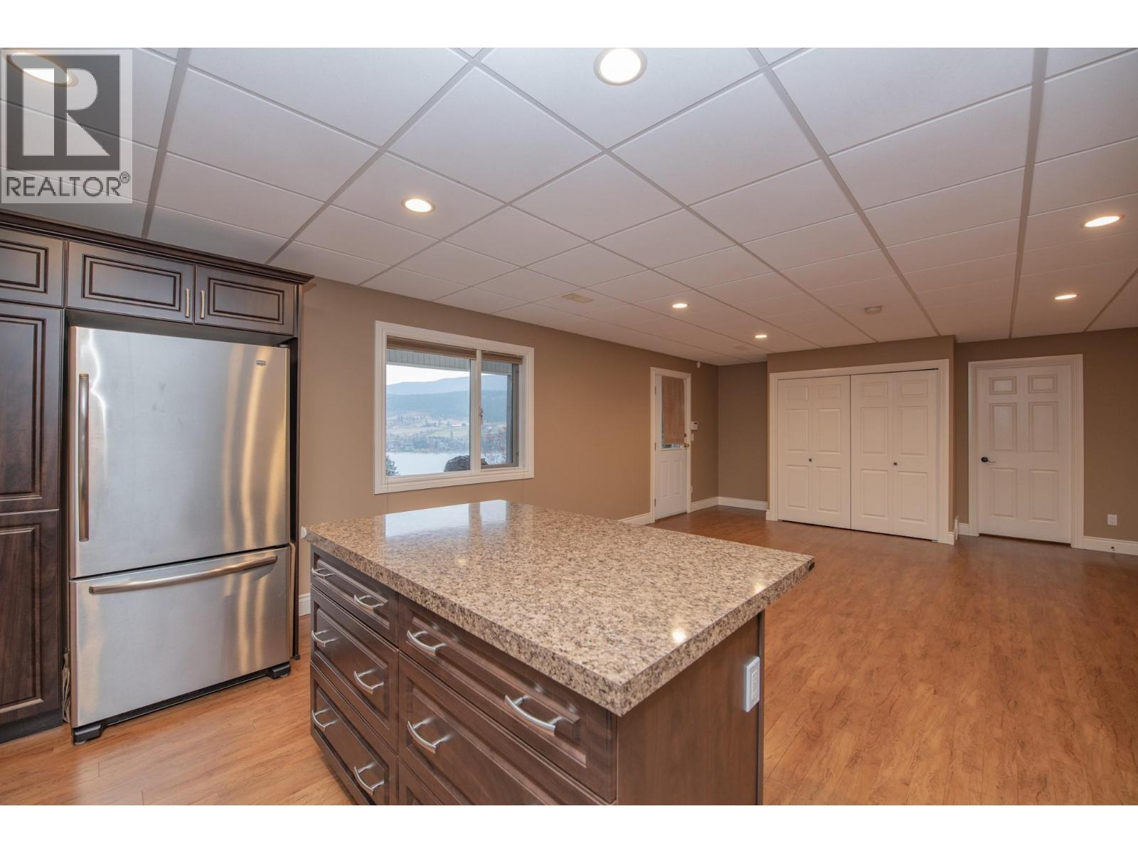 7903 Lakeview Drive, Coldstream, BC - Indoor Photo Showing Other Room