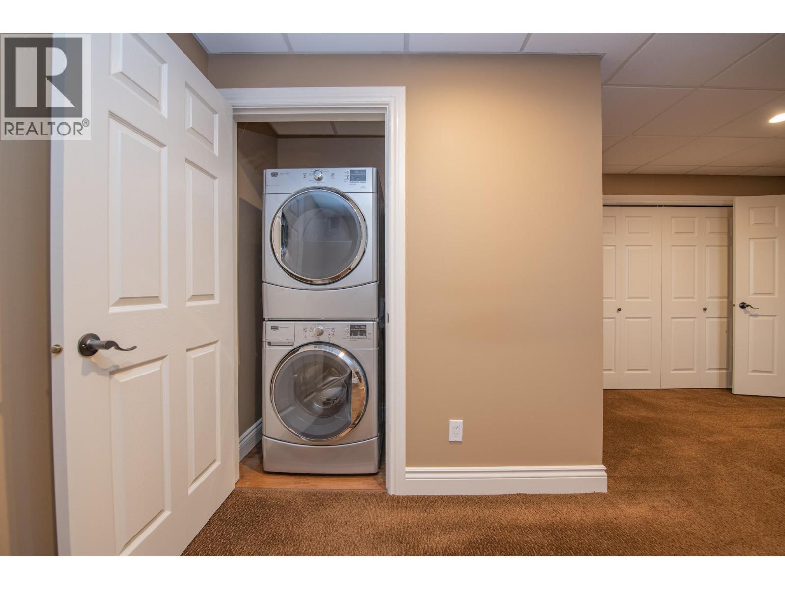 7903 Lakeview Drive, Coldstream, BC - Indoor Photo Showing Laundry Room