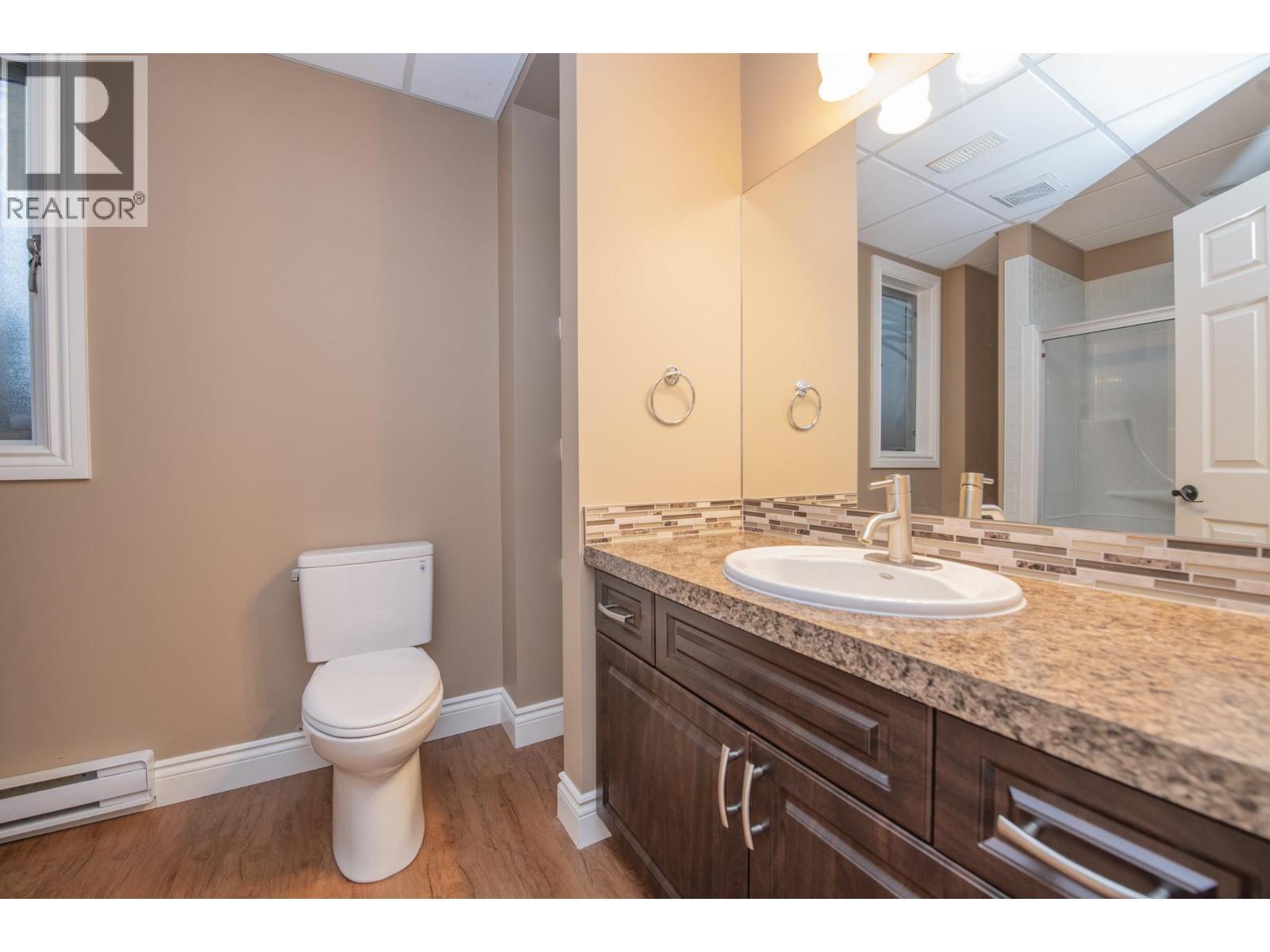 7903 Lakeview Drive, Coldstream, BC - Indoor Photo Showing Bathroom