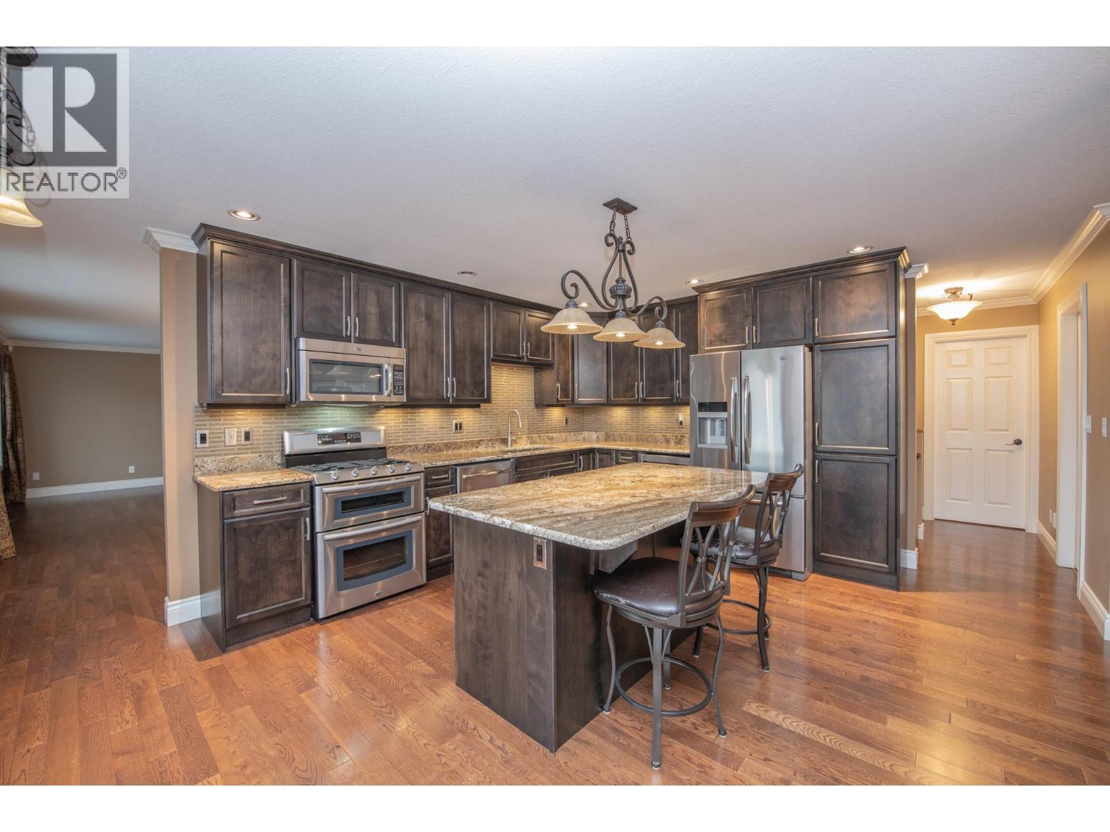 7903 Lakeview Drive, Coldstream, BC - Indoor Photo Showing Kitchen
